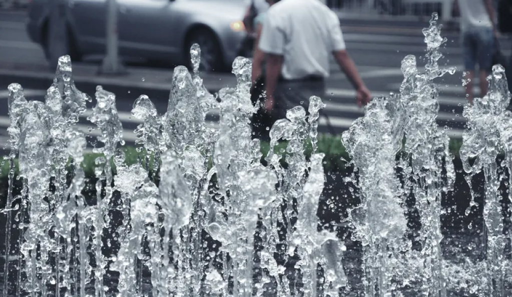 因拖欠污水處理費，污水廠起訴縣政府索賠5.7億，當地擬回購化債